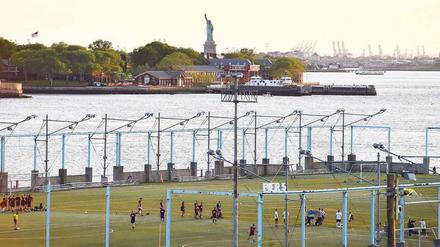 Freiheitsfußball. Die New Yorker üben schon. Ob sie dies für ein Heimspiel tun, entscheidet sich am Mittwoch. 