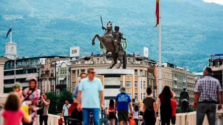 Alexander der Große - hier sein Monument auf dem zentralen Platz von Skopje - wird von Mazedonien und Griechenland verehrt.