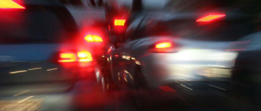 Auf Berliner Straßen kommt es immer wieder zu illegalen Autorennen. (Symbolfoto)