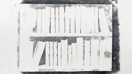 Hell ist dunkel. Gerhard Faulhabers „Bücherregal“ entstand nach einer frühen Fotografie von Talbot. 