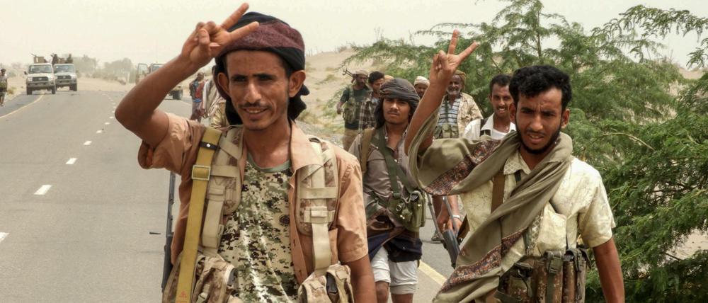 Siegesgewiss. Regierungseinheiten versuchen mit Hilfe des von Saudi-Arabien geführten Militärbündnisses, den von Aufständischen kontrollierten Hafen zurückzuerobern. 