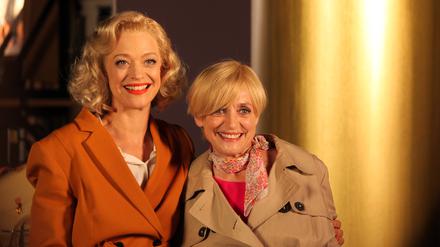 Heike Makatsch und Katharina Thalbach (v.l.) stehen in Babelsberg für den gleichnamigen Film vor der Kamera. 
