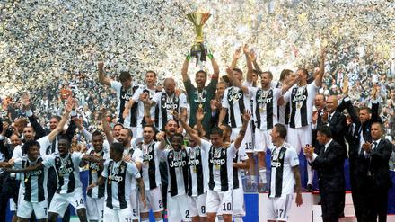Die Spieler von Juventus Turin feiern den Gewinn der Liga.