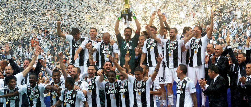 Die Spieler von Juventus Turin feiern den Gewinn der Liga.