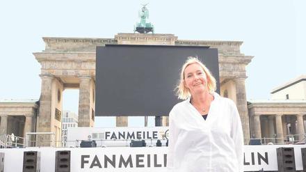 Bereit für den Anstoß. Anja Marx hält auf der Fanmeile die Stellung. 