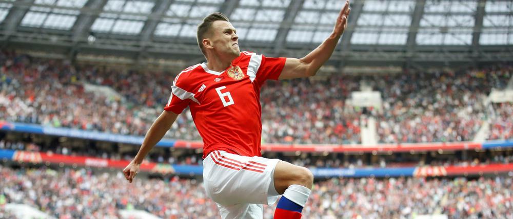 Sie fliegen hoch. Denis Cheryshev und seine russischen Teamkollegen feiern einen Auftakt nach Maß.