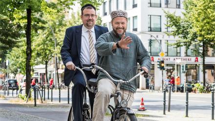 Rabbiner Elias Dray und der islamische Theologe Ender Cetin, stellten am Donnerstag (14.06.2018) in der Berliner Kahal Adass Jisroel-Synagoge die Aktion meet2respect-Tandemtour vor.