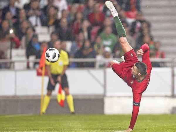 Künstler. Cristiano Ronaldo hat nicht nur ein feines Gespür für den Ball, sondern weiß auch, mit wem er sich besser nicht anlegt: Ramos.