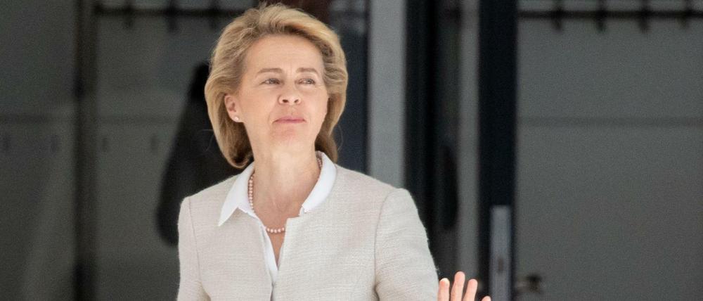 Ursula von der Leyen (CDU), Verteidigungsministerin.