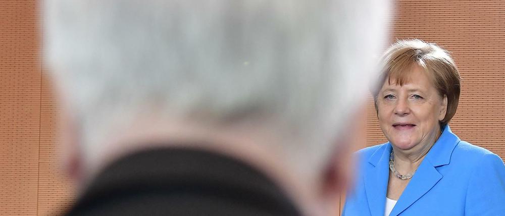 Kanzlerin Angela Merkel (CDU) und Innenminister Horst Seehofer beim Kabinettstreffen 