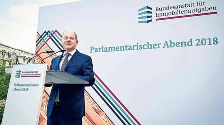 Auf dem Sommerfest der Bima am vergangenen Dienstag. Die Mitarbeiter dürften die Rede von Olaf Scholz nicht als launig empfunden haben.