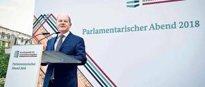Auf dem Sommerfest der Bima am vergangenen Dienstag. Die Mitarbeiter dürften die Rede von Olaf Scholz nicht als launig empfunden haben.