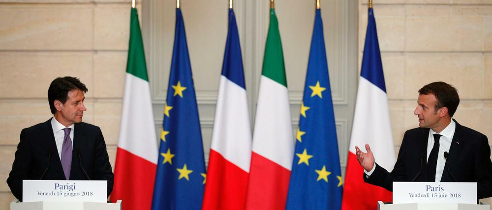 Es war das erste Treffen des französischen Präsidenten Emmanuel Macron (r.) und des neuen Premier Italiens Giuseppe Conte.