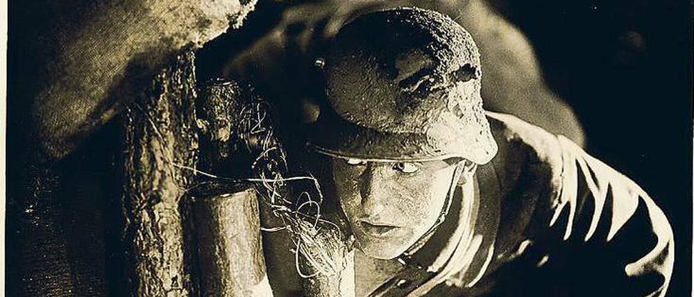 Szene aus „Westfront 1918“, dem ersten Tonfilm von Meisterregisseur Georg Wilhelm Pabst, der 1930 ins Kino kam.
