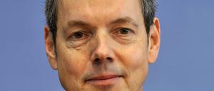 Peter Bofinger ist einer der fünf „Wirtschaftsweisen“ des Sachverständigenrats zur Begutachtung der gesamtwirtschaftlichen Entwicklung.