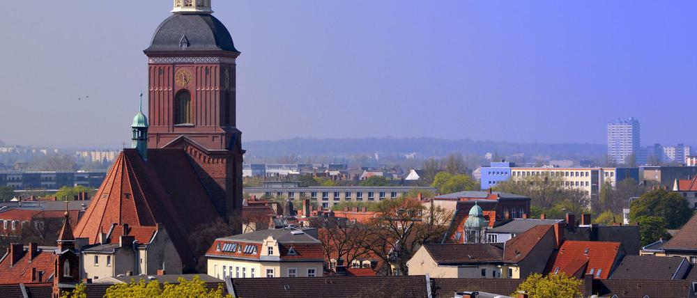 Ragt über die Dächer der Stadt hinaus: Die St.-Nikolai-Kirche in Spandau.