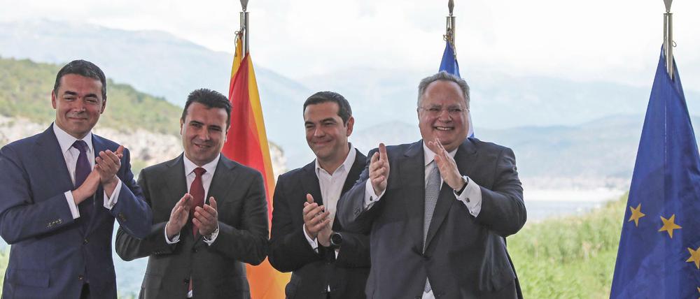 Applaus für das Abkommen im namensstreit zwischen Griechenland und Mazedonien