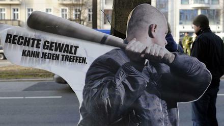 Pappkamerad. Ein Aufsteller gegen rechte Gewalt in Berlin.
