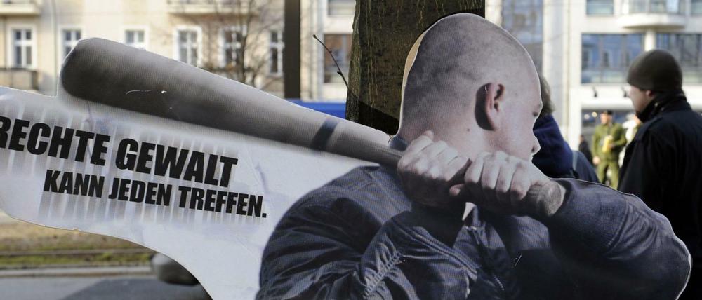 Pappkamerad. Ein Aufsteller gegen rechte Gewalt in Berlin.