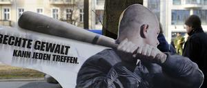 Pappkamerad. Ein Aufsteller gegen rechte Gewalt in Berlin.