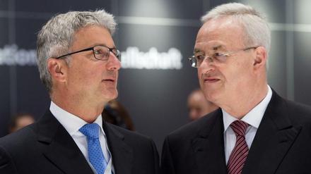 Rupert Stadler und Martin Winterkorn stehen 2014 bei der Hauptversammlung der Volkswagen AG auf dem Messegelände.