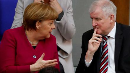 Machtkampf: Kanzlerin Angela Merkel und Innenminister Horst Seehofer.