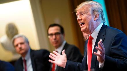US-Präsident Trump hat angekündigt, die umstrittene Trennung von Migranten und ihren Kindern an der Grenze zu Mexiko beenden zu wollen.