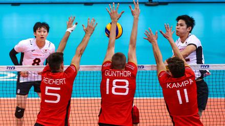 Spiel mit Widerständen: Im deutschen Volleyball (hier die DVV-Männer in der Nations League gegen Japan) ist nach dem Rücktritt des Vorstandes eine Führungskrise ausgebrochen.