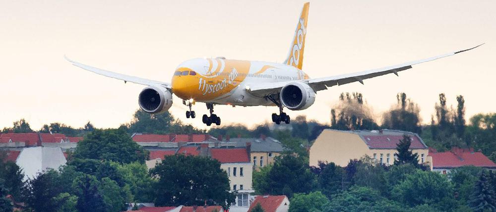 Direkte Verbindung: Der erste Flug der neuen Linie von Singapur nach Tegel bei der Landung am Mittwoch.