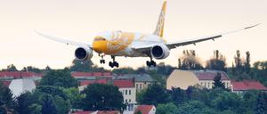 Direkte Verbindung: Der erste Flug der neuen Linie von Singapur nach Tegel bei der Landung am Mittwoch.