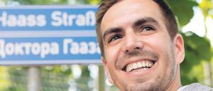 Philipp Lahm beim Besuch einer deutschen Schule in Moskau.