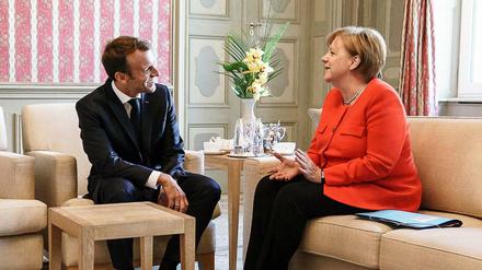 Kanzlerin Merkel und Frankreichs Präsident Macron am Dienstag in Meseberg.