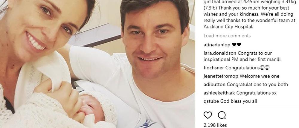 Ein Instagramm-Foto zeigt die neuseeländische Premierministerin Jacinda Ardern und ihren Partner Clarke Gayford mit ihrem Baby.