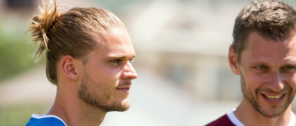 Ganz nett. Islands Nationalspieler Rurik Gislason (links) mit Co-Trainer Sebastian Boxleitner.