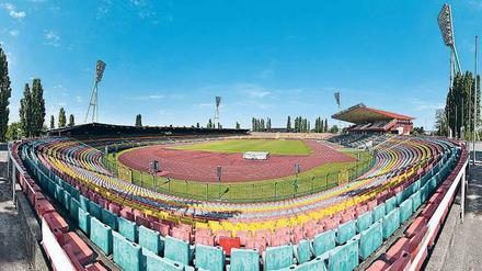 Sportlich. Das Fußballstadion im Jahn-Sportpark.