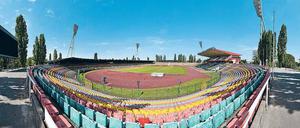 Sportlich. Das Fußballstadion im Jahn-Sportpark.
