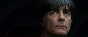 Jogi Löw würde bei einer Niederlage gegen Schweden wohl erstmal abtauchen.
