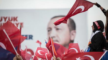 Präsident Erdogan scheint nicht mehr unbesiegbar.