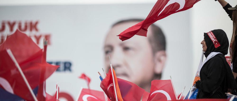 Präsident Erdogan scheint nicht mehr unbesiegbar.
