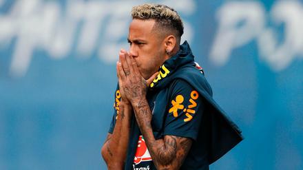 Unter Schmerzen: Neymar beim Training der Selecao in Sotschi.