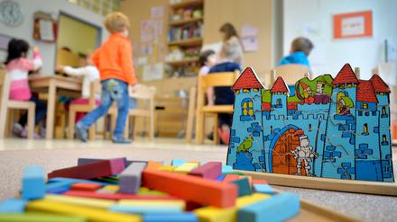 In vielen Bundesländern ist jetzt schon ein Mangel an Erzieherinnen und Erziehern in den Kitas zu spüren.