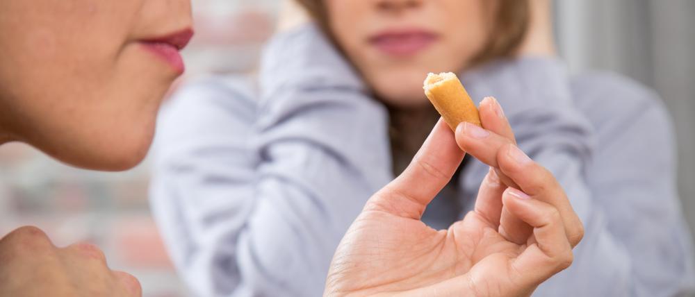 Für die meisten Menschen sind es normale Essgeräusche, doch manche reizt das vermeintlich ohrenbetäubende Knurpsen, Kauen und Schlucken bis aufs Blut. Niemand weiß bisher, warum „Misophoniker“ so reagieren und was ihnen helfen könnte.