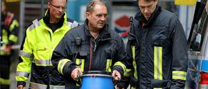 Ein Feuerwehrmann in Köln-Chorweiler