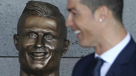 Er hat seinen eigenen Flughafen: Portugals Star mit Büste auf dem Cristiano Ronaldo Airport in Funchal, Madeira, im März 2017.