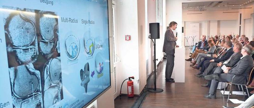 Leitende Mediziner der meistempfohlenen Berliner Kliniken stellten erst ihre Therapieerfahrungen vor - und dann sich den Fragen ihrer niedergelassenen Kollegen. 