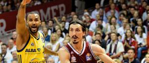 Im Finale gegen Bayern München (rechts Nihad Djedovic) spielte Akeem Vargas nur wenige Minuten.