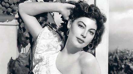 Im Land des Franco-Regimes. Hollywoodstar Ava Gardner ist in Madrid gern gesehener Gast auf Empfängen und Partys, sie wird hofiert und chauffiert.