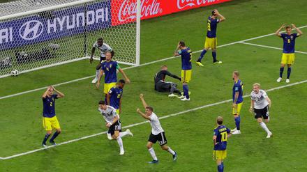Plötzlich alles gut? Vielleicht. Deutschland jubelt nach dem 2:1 durch Toni Kroos.