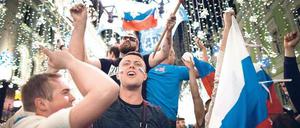 Party die ganze Nacht. Russische Fußballfans haben allen Grund dazu.