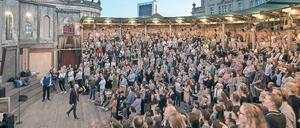 Wenn im Monbijou-Theater in Mitte beim „SingDelaSing“ gemeinsam gesungen wird, hält es kaum einen Zuschauer auf seinem Sitz.  